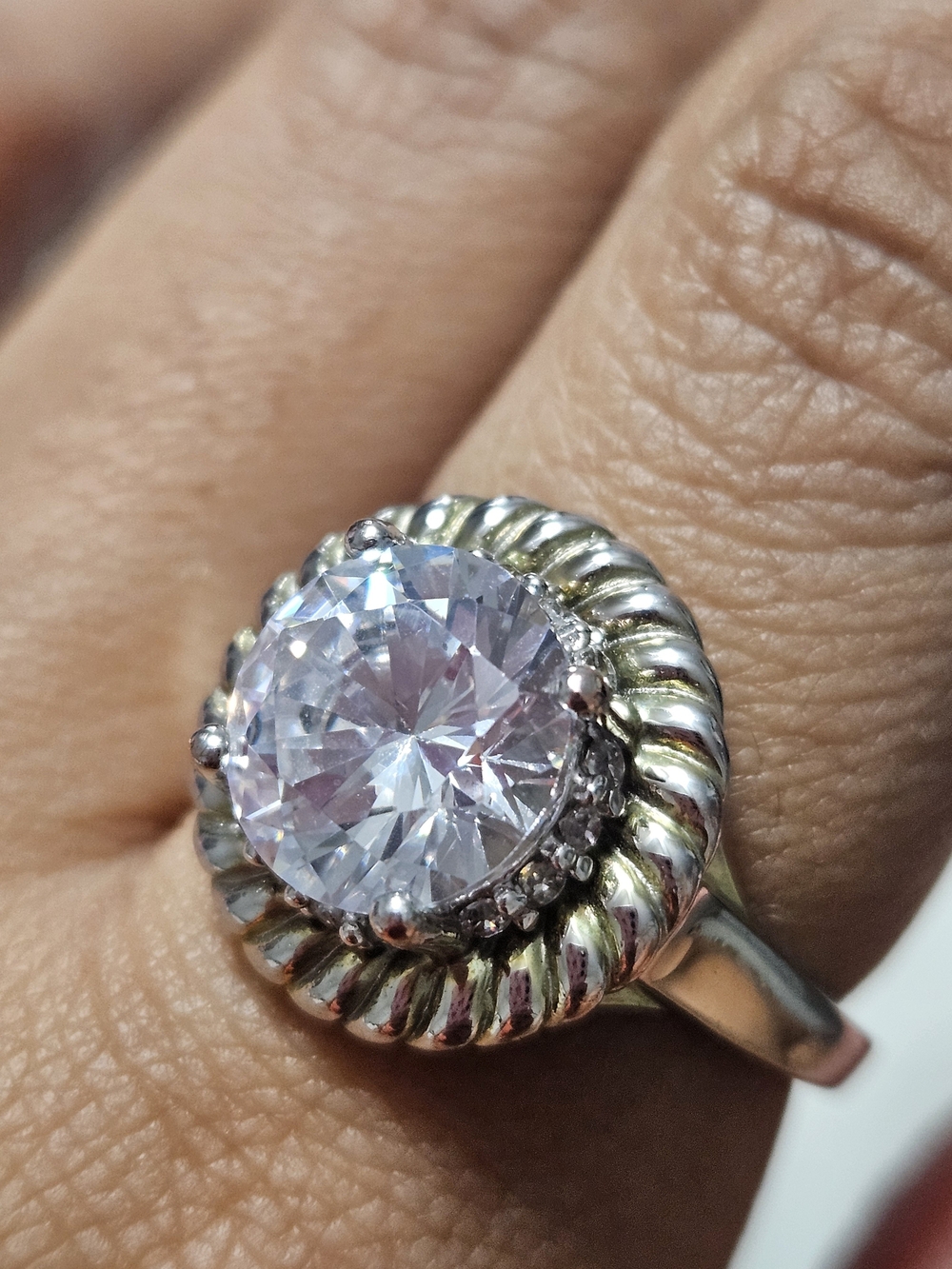 Round Crystal Cocktail Ring - Picture 4 of 6